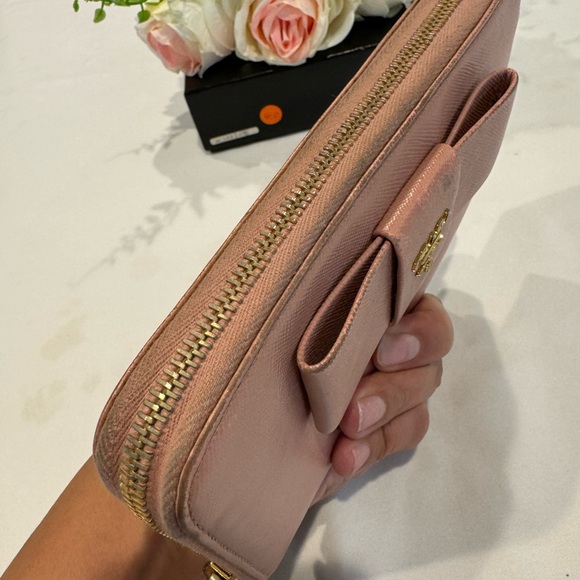 Authentic Prada zippy wallet - Picture 10 of 11